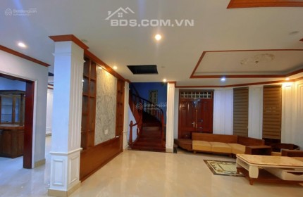 - Cần bán gấp nhà ngõ An Hòa 40m2, 4 T, 5PN. Ô TÔ